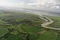 Luftaufnahme mit Ostesee halbrechts, rechts davon die Oste, Mai 2012