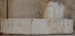Basis der Ilias-Personifikation, deren Inschrift nahelegt, dass Homer die Gruppe ergänzte[14]