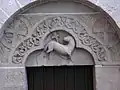 Osterlamm auf einem romanischen Türsturz von St. Remigius (Ingelheim)