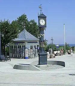 Historische Normaluhr vor der Seebrücke, eine private Spende aus dem Jahr 1911