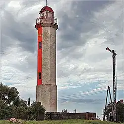 Leuchtturm in Hainasch mit Signalanlagen des ehemaligen Bahnhofs