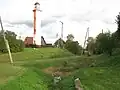 Leuchtturm und rückgebaute Eisenbahnstrecke