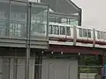 Ein Zug erreicht die Endstation Newark Liberty International Airport Train Station (2004)