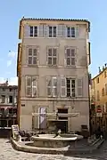 Fontaine Gilly, place Séraphin Gilly; inaugurée en 1988