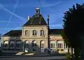 Schule und Mairie (Bürgermeisteramt)