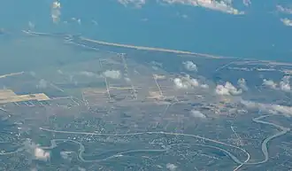 Luftaufnahme der Region von 2010 mit Novosela zwischen Fluss und Autobahn (damals im Bau)