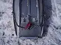 Aluminium-Akja mit Bremskette an Unterseite