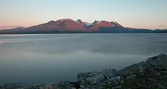 Akkamassiv im Abendlicht. Von links Stortoppen, Borgtoppen, Dubbeltoppen, Västtopparna