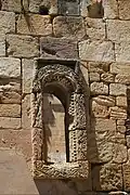 Fenster mit Steinrahmen