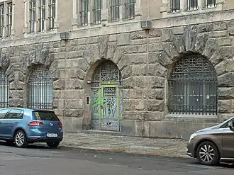 Eingang zur ehemaligen Strafvollzugsanstalt