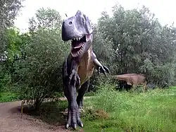 Allosaurus-Rekonstruktion im Dinopark in Fürth (Bayern)