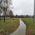 Der Almesbach auf seinem untersten Laufabschnitt zwischen Waldnaab und Flutkanal