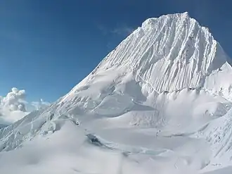 Alpamayo 5947 m Peru