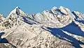 Alpha Mountain (links) und Mt. Tantalus, Ostansicht