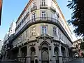 Ansicht des Cafés: Rua do Bonjardim (links), Ecke Rua de Sá da Bandeira (rechts), wo der Haupteingang ist