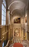 Treppe im Entrée-Bereich der Galerie