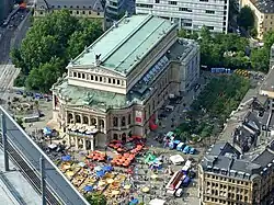 Das Opernhaus gesehen vom Main Tower