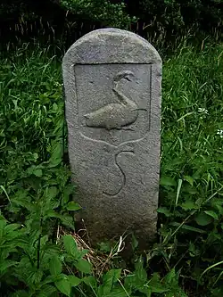 Alter Grenzstein am Frischhofsbach in Clemenshafen, Westseite mit dem Schwan als Zeichen der Grafschaft Steinfurt