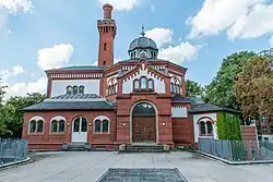 Als florentiner Geschlechterturm gestalteter Schornstein des Alten Krematoriums Hamburg, erbaut 1890–1891[16]