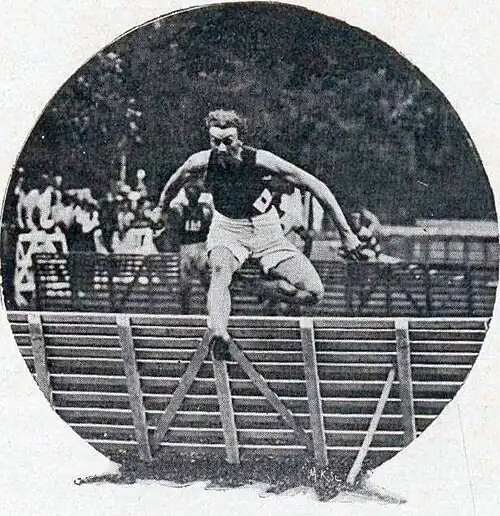 Der herausragende Athlet dieser Spiele Alvin Kraenzlein gewann die Hürdenläufe über 110 und 200&nbsp;Meter, den 60-Meter-Lauf und den&nbsp;Weitsprung