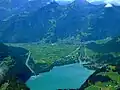 Der Walensee mit dem Zufluss der Linth durch den Escher­kanal sowie dem Aus­fluss in Richtung Zürich­see bei Weesen vom Leistchamm aus