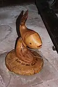 Abdeckung der Quelle im Boden der Kapelle.