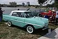 Amphicar mit geschlossenem Verdeck