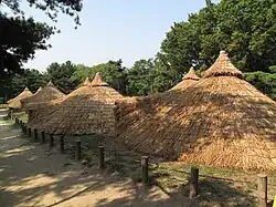Rekonstruiertes Dorf auf der Amsa-dong Ausgrabungsstätte