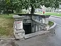 Ein Eingang zu einer unterirdischen Anlage im Pionirski-Park in Belgrad