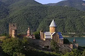 Ananuri – Festung und Kloster am Fluss Aragwi