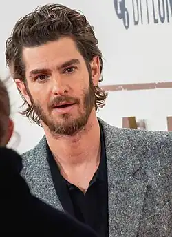 Julia Roberts und Andrew Garfield spielen die College-Pro­fes­so­ren Alma Imhoff und Hank Gibson