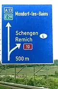 Der Vorwegweiser zur AS Schengen (L) auf deutschem Gebiet. Hinweise auf und