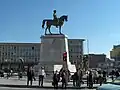 Heute steht die Statue neben einer verkehrsintensiven Kreuzung