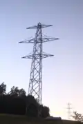 Einer der Originalmasten zwischen Rommelsbach und Herbertingen, der beim Leitungsneubau nicht abgebaut wurde und als technisches Denkmal erhalten bleibt