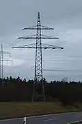Abzweigmast mit Girlandenkabeln