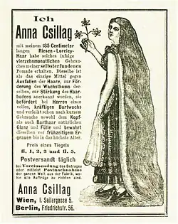 Die rechteckige Zeitungsannonce umfasst auf linker Seite einen produktbewerbenden Text und auf rechter Seite ein Bildnis der Anna Csillag in seitlicher Perspektive, auf dem ihr körperlanges Haar heraussticht.