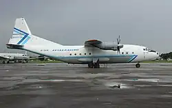 Antonow An-12B der Avialeasing