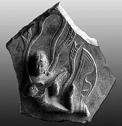 Apsara mit Sitar, China; Longmen-Grotten; 4.–6. Jahrhundert