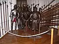 Stangenwaffen, Rüstungen.