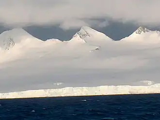 Arda Peak (Bildmitte)