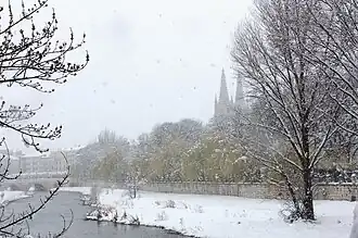 Río Arlanzón, im Hintergrund die Türme der Kathedrale