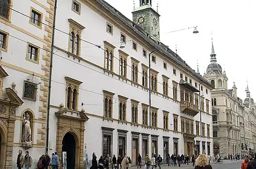 Fassade des Landhauses und Landeszeughauses