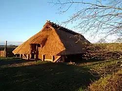 Freilichtmuseum mit Wohnstallhaus aus der Eisenzeit