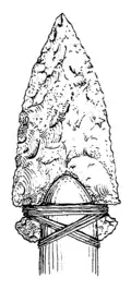 Pfeilspitze aus Stein, mit Wicklung im Schaft befestigt (schematische Darstellung)