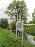 Linksseitiger Grundabzug bei Groß Mimmelage mit der Kopie eines Gemäldes von Beate Kliche