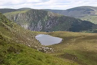Arts Lough mit dem Conavalla hinten rechts