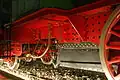 Aschkasten (schwarz lackiert) eines Dampflokomotivkessels im eingebauten Zustand (preußische G 3 des Verkehrsmuseums Nürnberg)