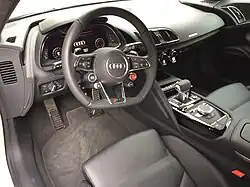 Blick in das Cockpit mit LC-Display