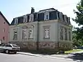 Villa mit Vorgarten