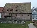 Aureliuskirche, Südfassade mit Kräutergarten
